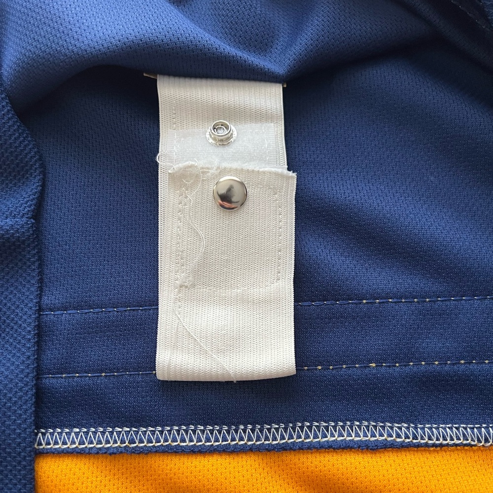 CCM Buffalo Sabres Gilbert Perreault Hockey Jersey French Connection - Picture 5 of 16